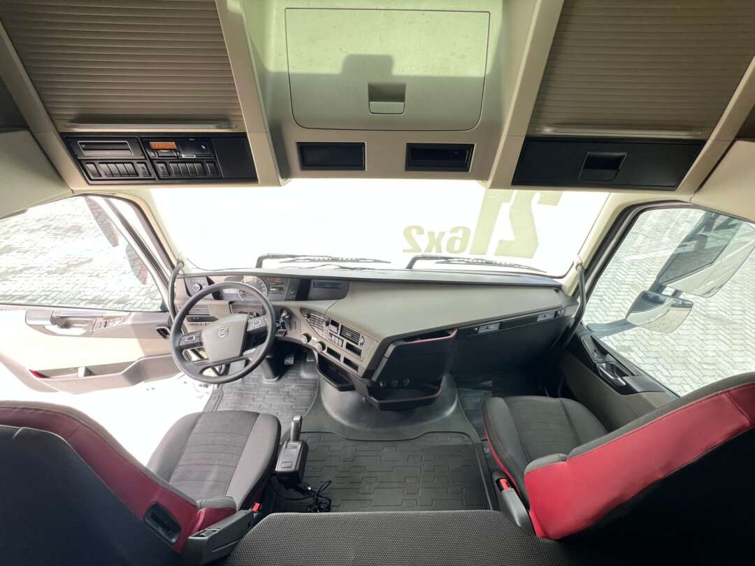 Caminhão VOLVO FH 460 Cavalo Mecânico ANO 2021 de Rodolima Caminhoes no Paraná