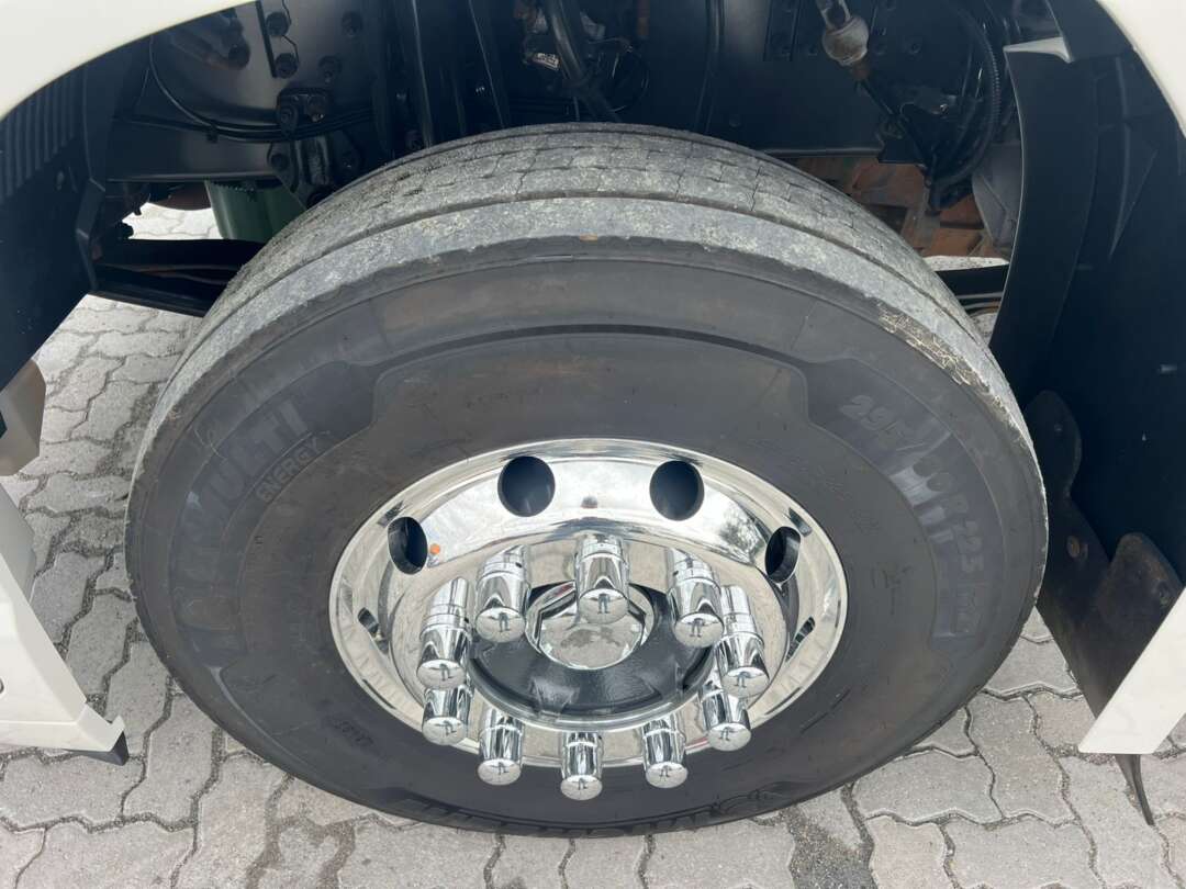 Caminhão VOLVO FH 460 Cavalo Mecânico ANO 2021 de Rodolima Caminhoes no Paraná