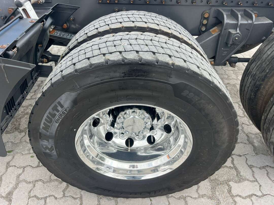 Caminhão VOLVO FH 460 Cavalo Mecânico ANO 2021 de Rodolima Caminhoes no Paraná