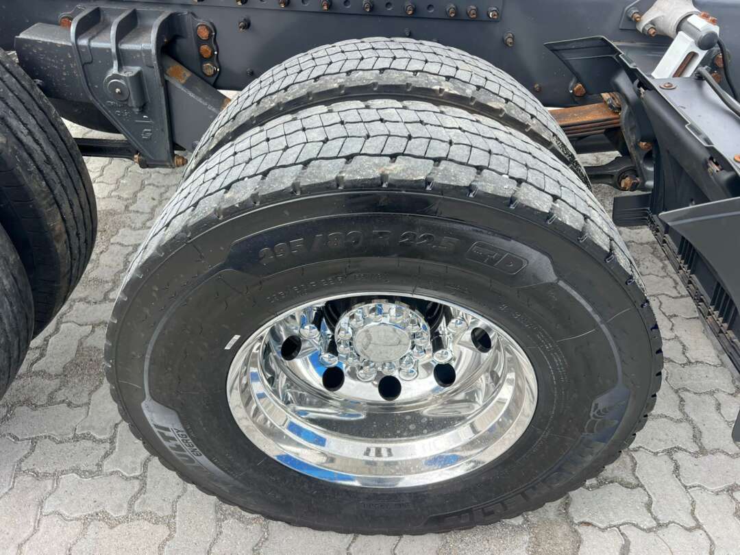 Caminhão VOLVO FH 460 Cavalo Mecânico ANO 2021 de Rodolima Caminhoes no Paraná