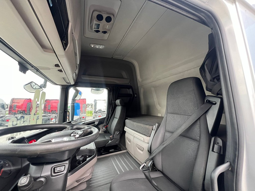 Caminhão SCANIA 450 Cavalo Mecânico ANO 2023 de Rodolima Caminhoes no Paraná