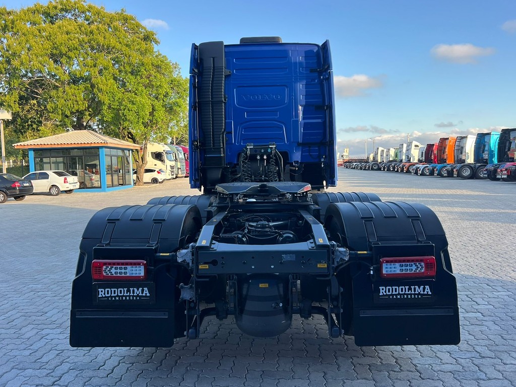 Caminhão VOLVO FH 460 Cavalo Mecânico ANO 2023 de Rodolima Caminhoes no Paraná