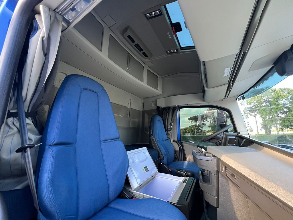 Caminhão VOLVO FH 460 Cavalo Mecânico ANO 2023 de Rodolima Caminhoes no Paraná