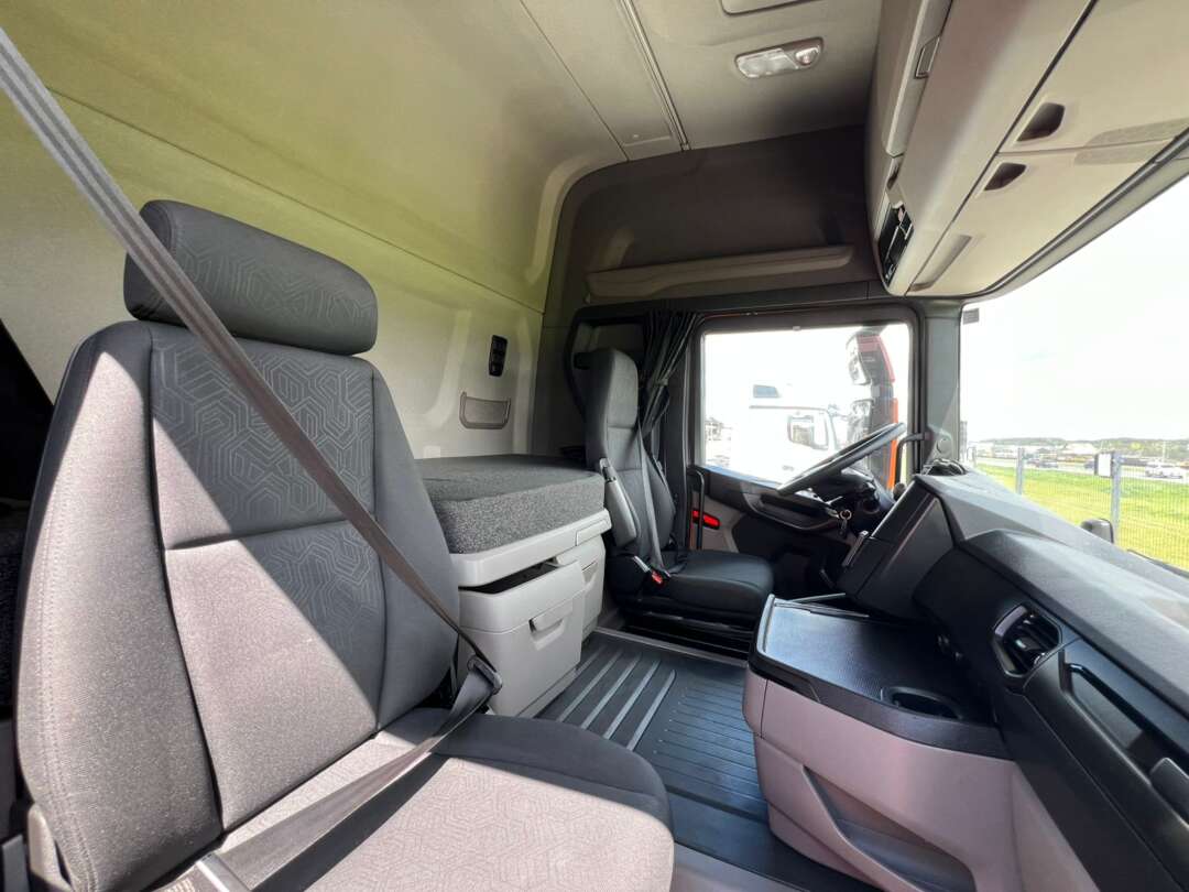 Caminhão SCANIA 450 Cavalo Mecânico ANO 2023 de Rodolima Caminhoes no Paraná