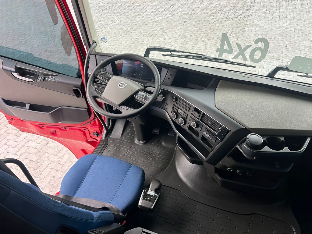 Caminhão VOLVO FH 540 Cavalo Mecânico ANO 2022 de Rodolima Caminhoes no Paraná