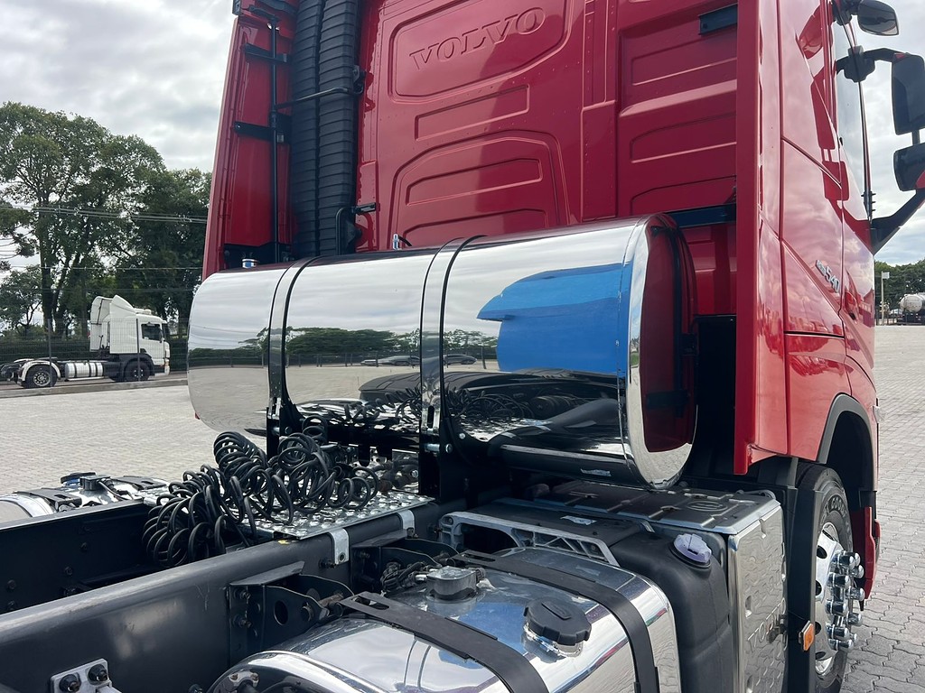 Caminhão VOLVO FH 540 Cavalo Mecânico ANO 2022 de Rodolima Caminhoes no Paraná