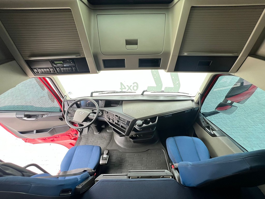 Caminhão VOLVO FH 540 Cavalo Mecânico ANO 2022 de Rodolima Caminhoes no Paraná