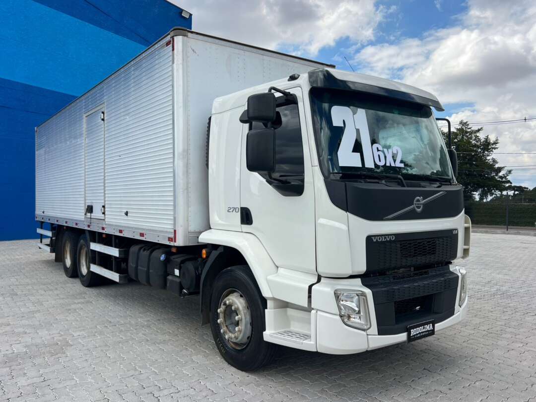 Caminhão VOLVO VM 270 Baú Furgão ANO 2021 de Rodolima Caminhoes no Paraná