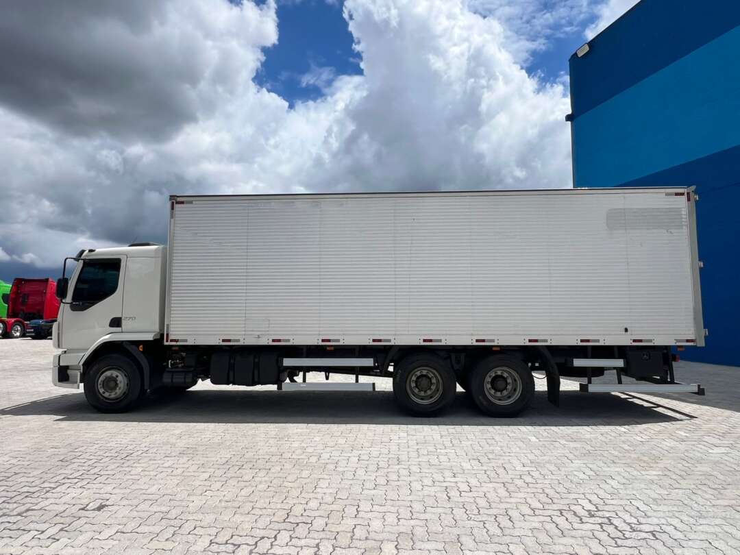 Caminhão VOLVO VM 270 Baú Furgão ANO 2021 de Rodolima Caminhoes no Paraná