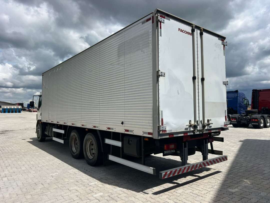 Caminhão VOLVO VM 270 Baú Furgão ANO 2021 de Rodolima Caminhoes no Paraná
