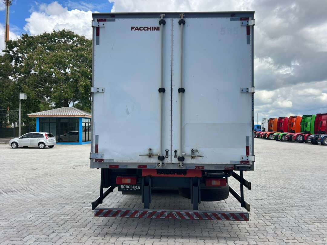 Caminhão VOLVO VM 270 Baú Furgão ANO 2021 de Rodolima Caminhoes no Paraná