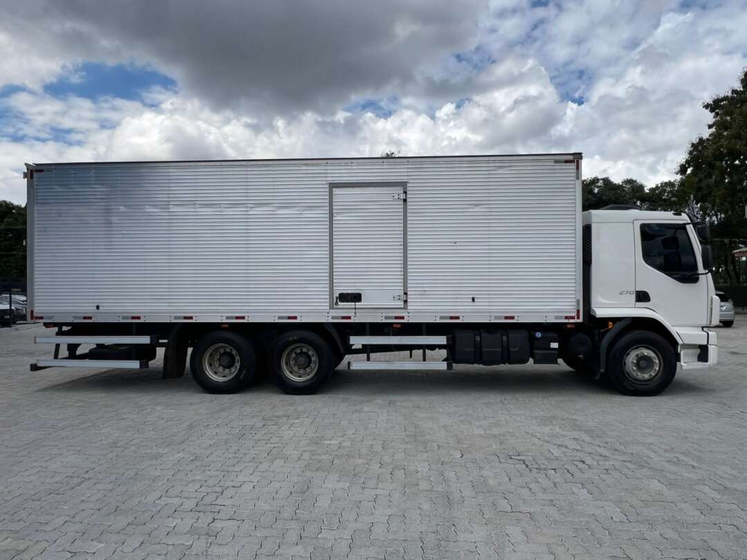 Caminhão VOLVO VM 270 Baú Furgão ANO 2021 de Rodolima Caminhoes no Paraná