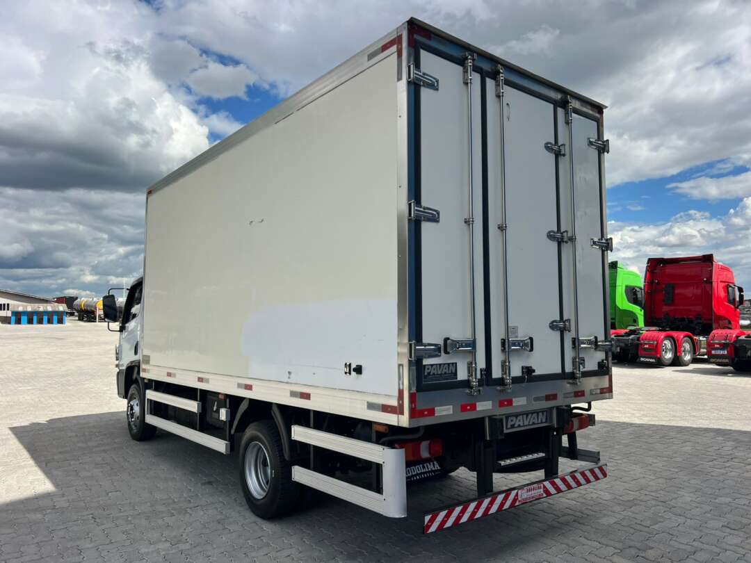 Caminhão MERCEDES BENZ MB 1016 Baú Frigorífico ANO 2023 de Rodolima Caminhoes no Paraná