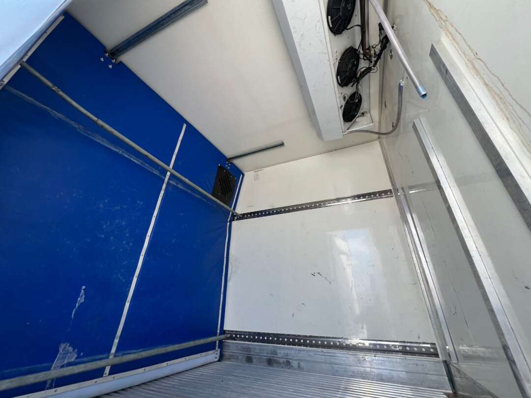 Caminhão MERCEDES BENZ MB 1016 Baú Frigorífico ANO 2023 de Rodolima Caminhoes no Paraná