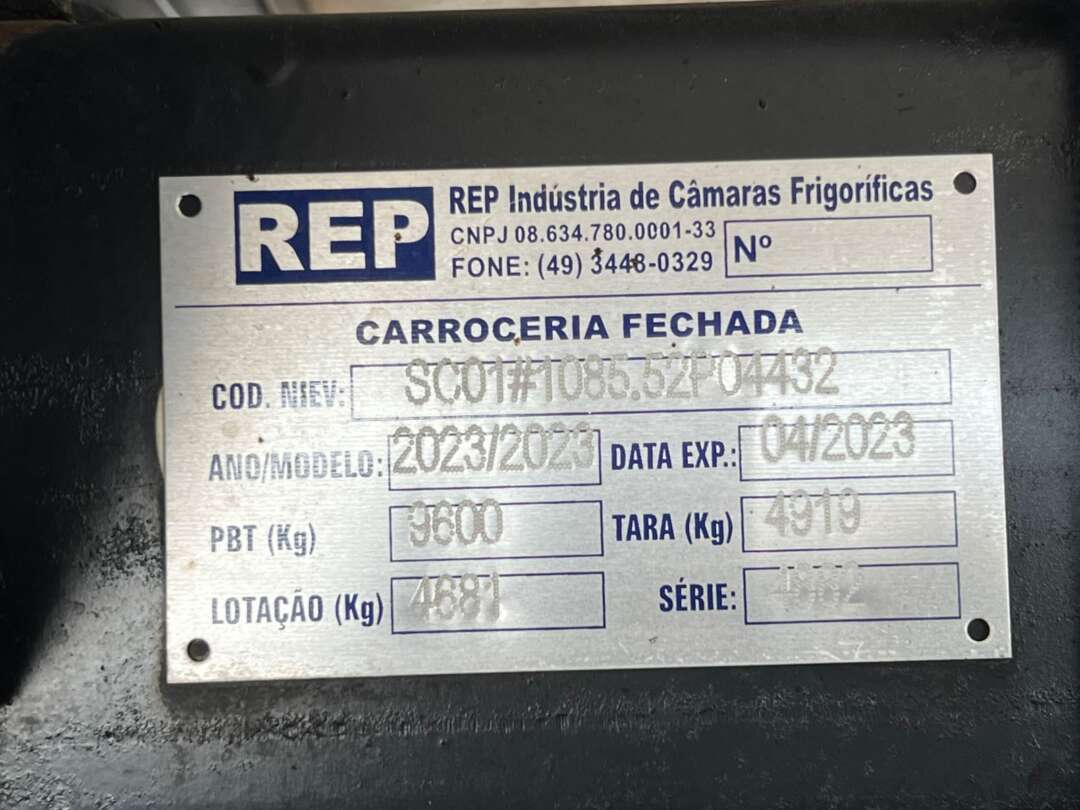 Caminhão MERCEDES BENZ MB 1016 Baú Frigorífico ANO 2023 de Rodolima Caminhoes no Paraná