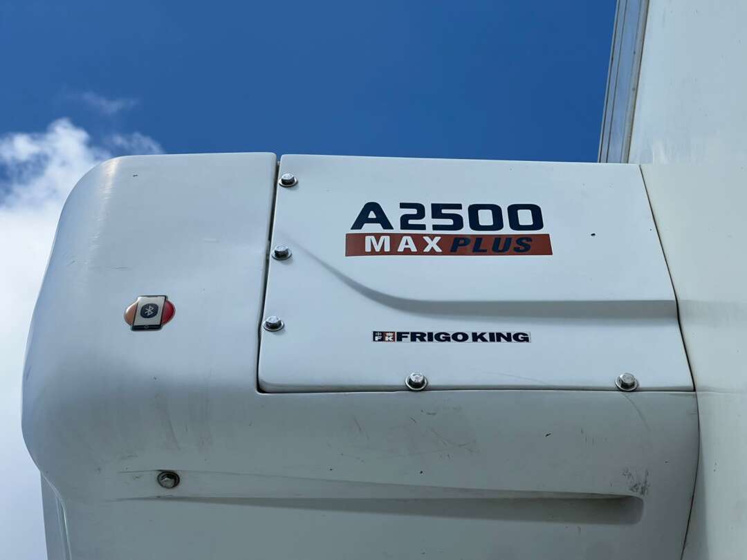 Caminhão MERCEDES BENZ MB 1016 Baú Frigorífico ANO 2023 de Rodolima Caminhoes no Paraná