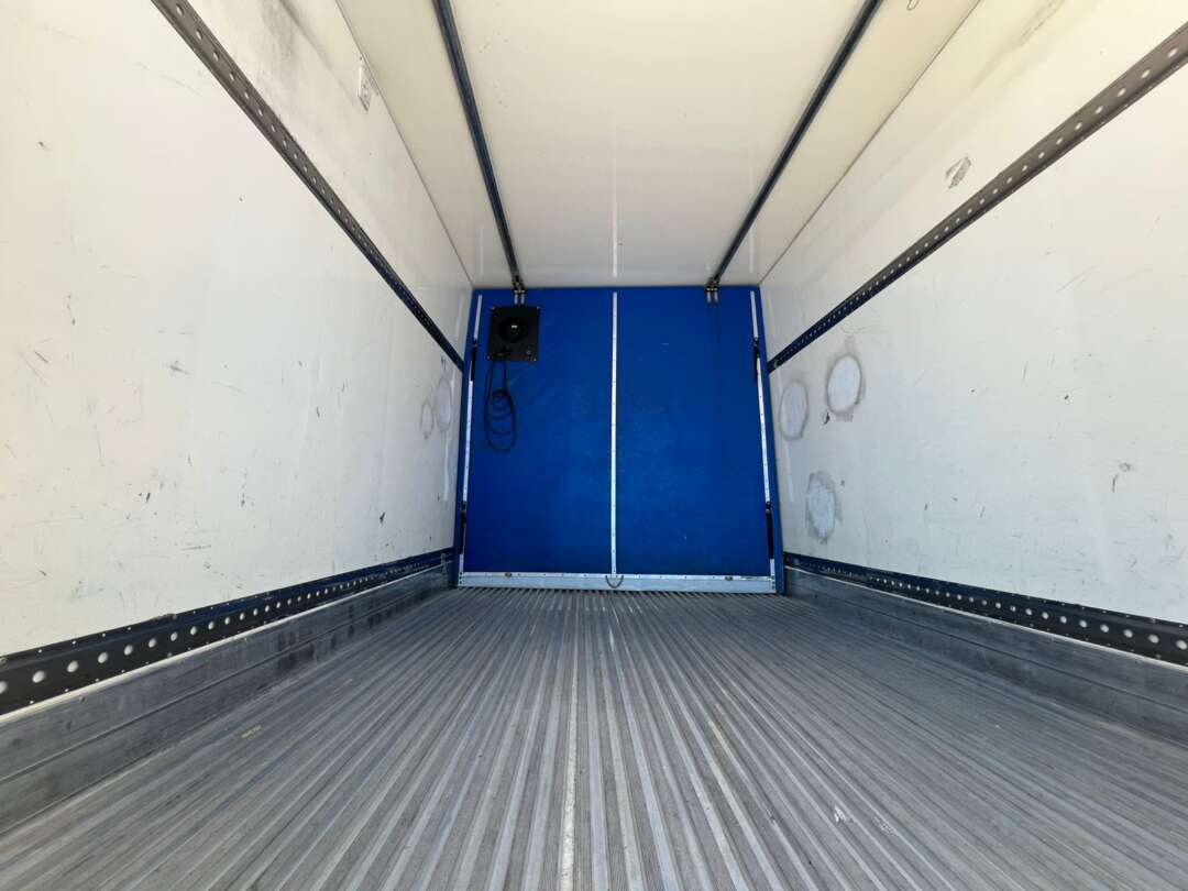 Caminhão MERCEDES BENZ MB 1016 Baú Frigorífico ANO 2023 de Rodolima Caminhoes no Paraná