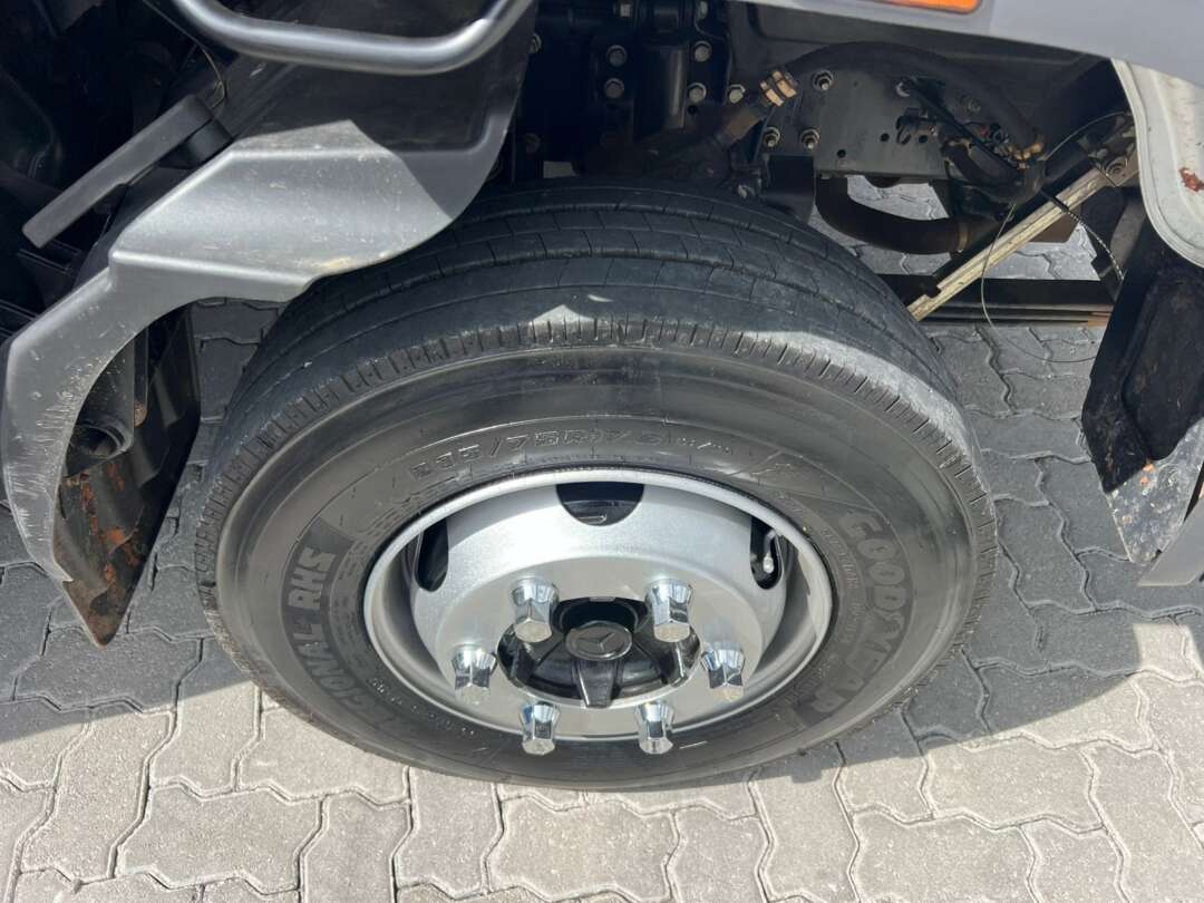 Caminhão MERCEDES BENZ MB 1016 Baú Frigorífico ANO 2023 de Rodolima Caminhoes no Paraná