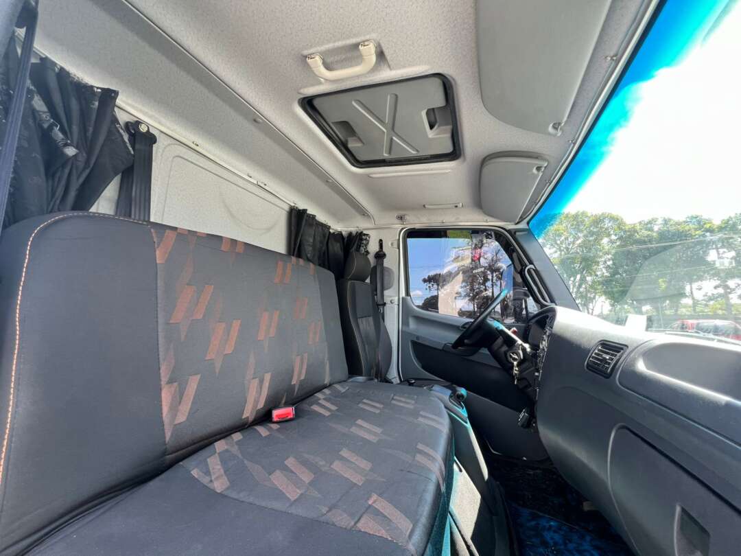 Caminhão MERCEDES BENZ MB 1016 Baú Frigorífico ANO 2023 de Rodolima Caminhoes no Paraná