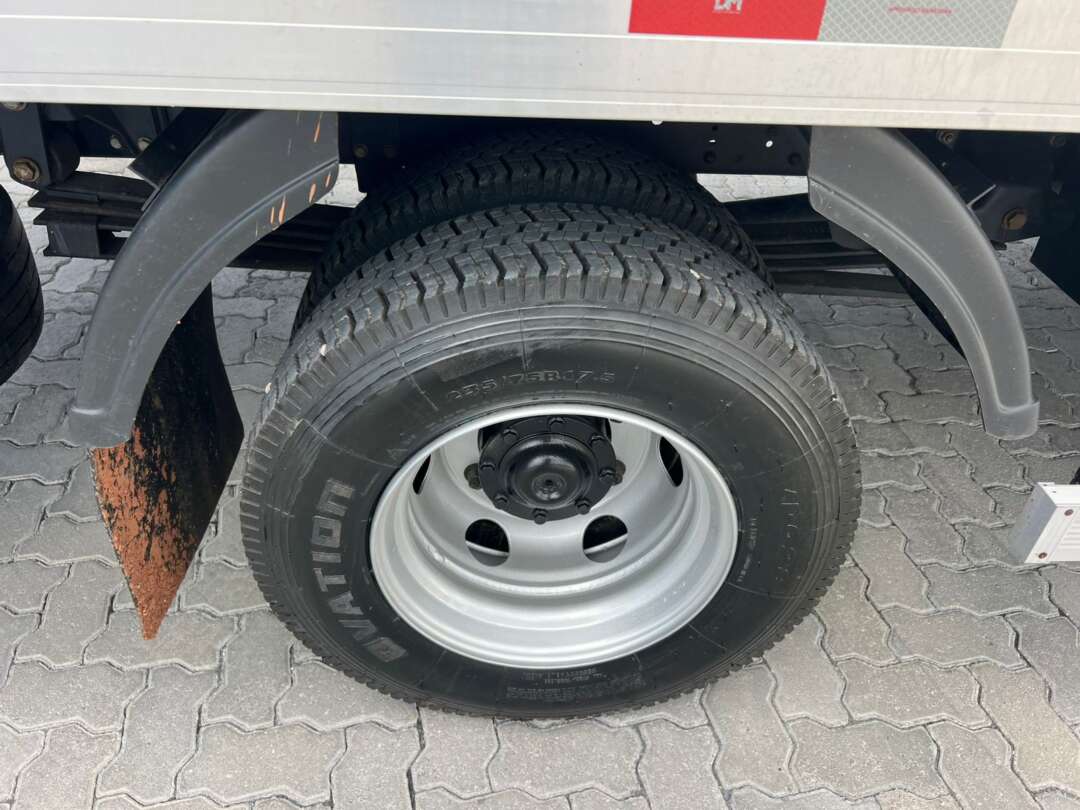 Caminhão MERCEDES BENZ MB 1016 Baú Frigorífico ANO 2023 de Rodolima Caminhoes no Paraná