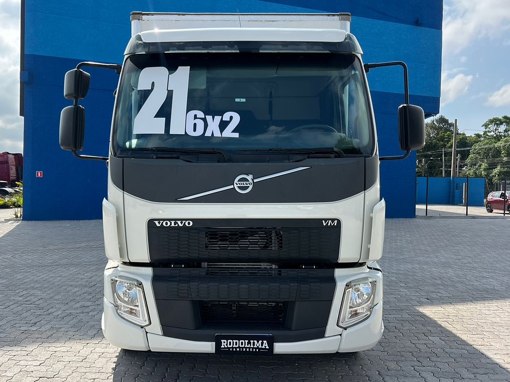 Caminhão VOLVO VM 270 Baú Furgão ANO 2021 de Rodolima Caminhoes no Paraná