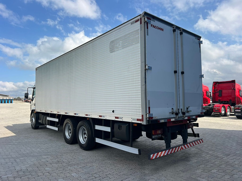 Caminhão VOLVO VM 270 Baú Furgão ANO 2021 de Rodolima Caminhoes no Paraná