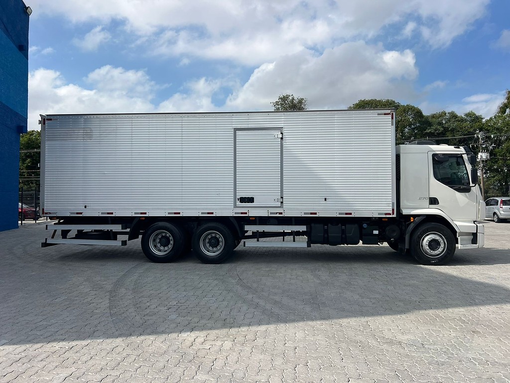 Caminhão VOLVO VM 270 Baú Furgão ANO 2021 de Rodolima Caminhoes no Paraná