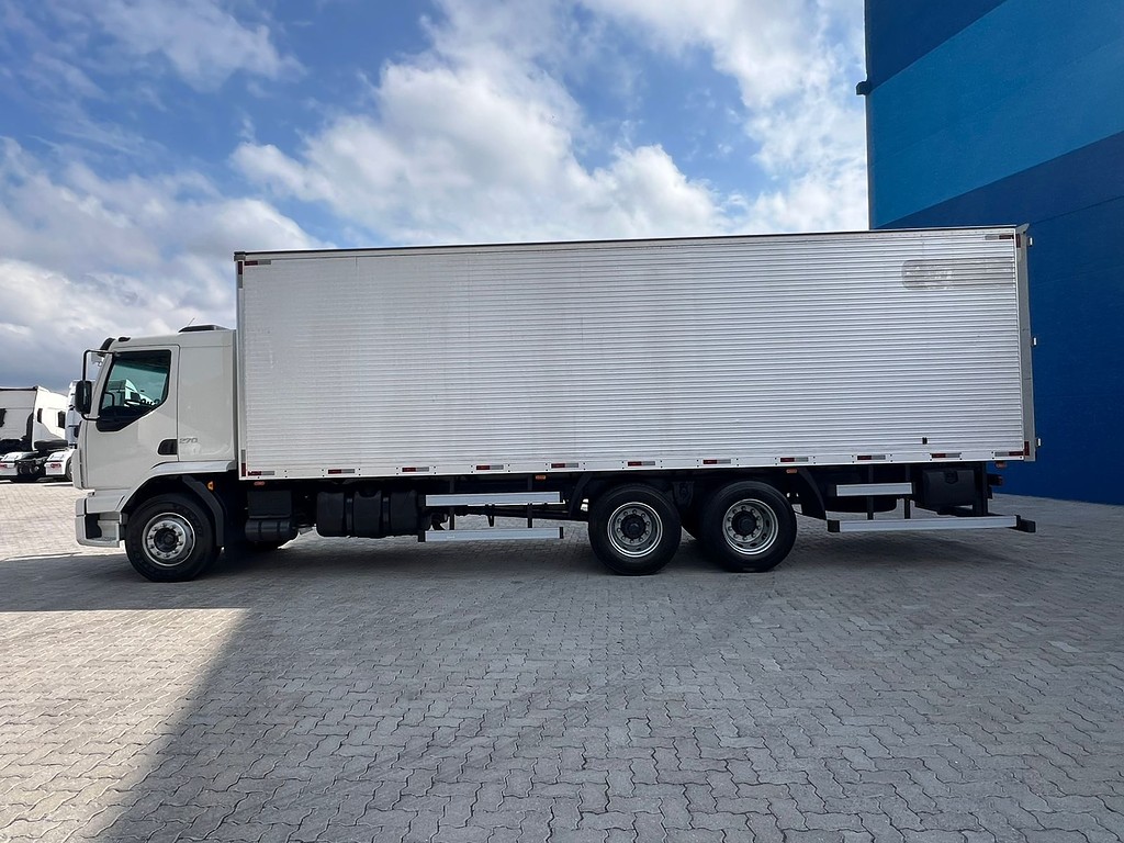 Caminhão VOLVO VM 270 Baú Furgão ANO 2021 de Rodolima Caminhoes no Paraná