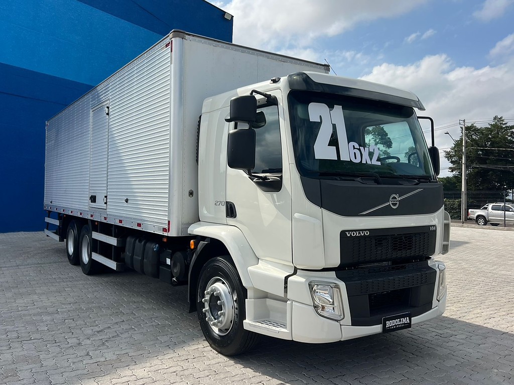 Caminhão VOLVO VM 270 Baú Furgão ANO 2021 de Rodolima Caminhoes no Paraná