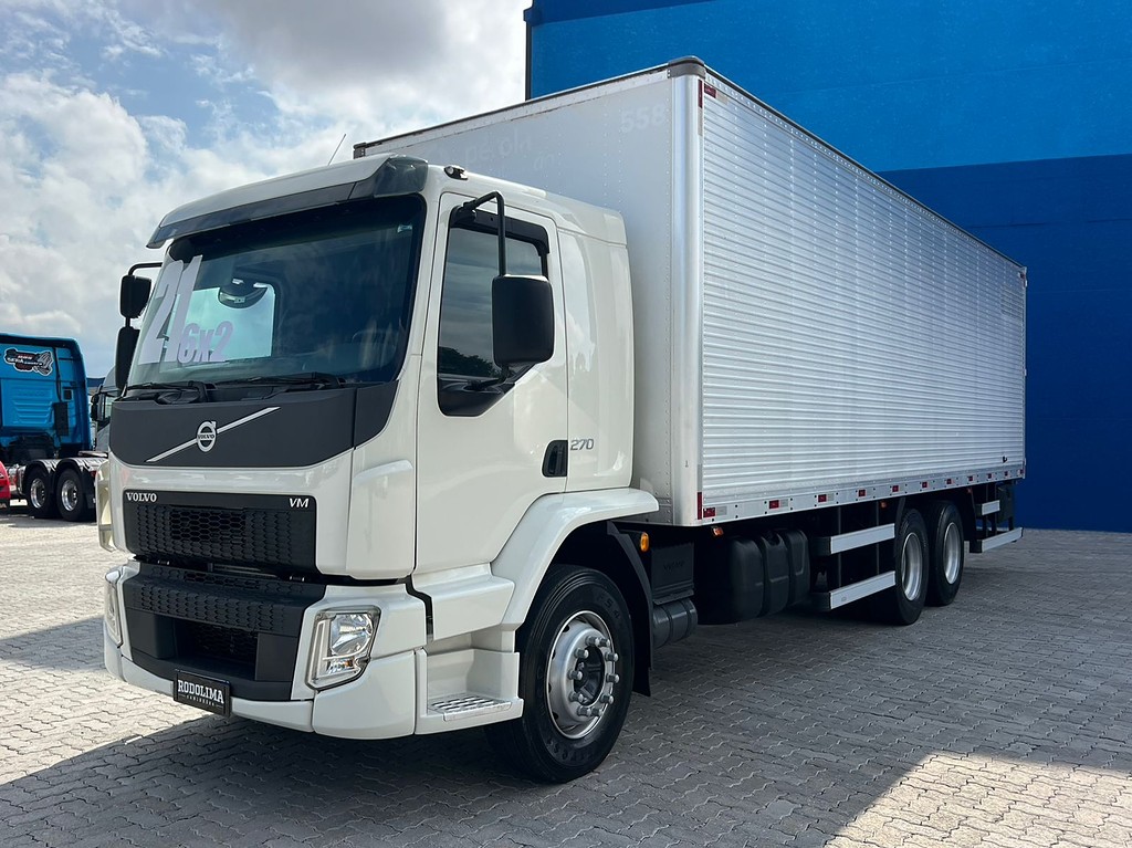 Caminhão VOLVO VM 270 Baú Furgão ANO 2021 de Rodolima Caminhoes no Paraná