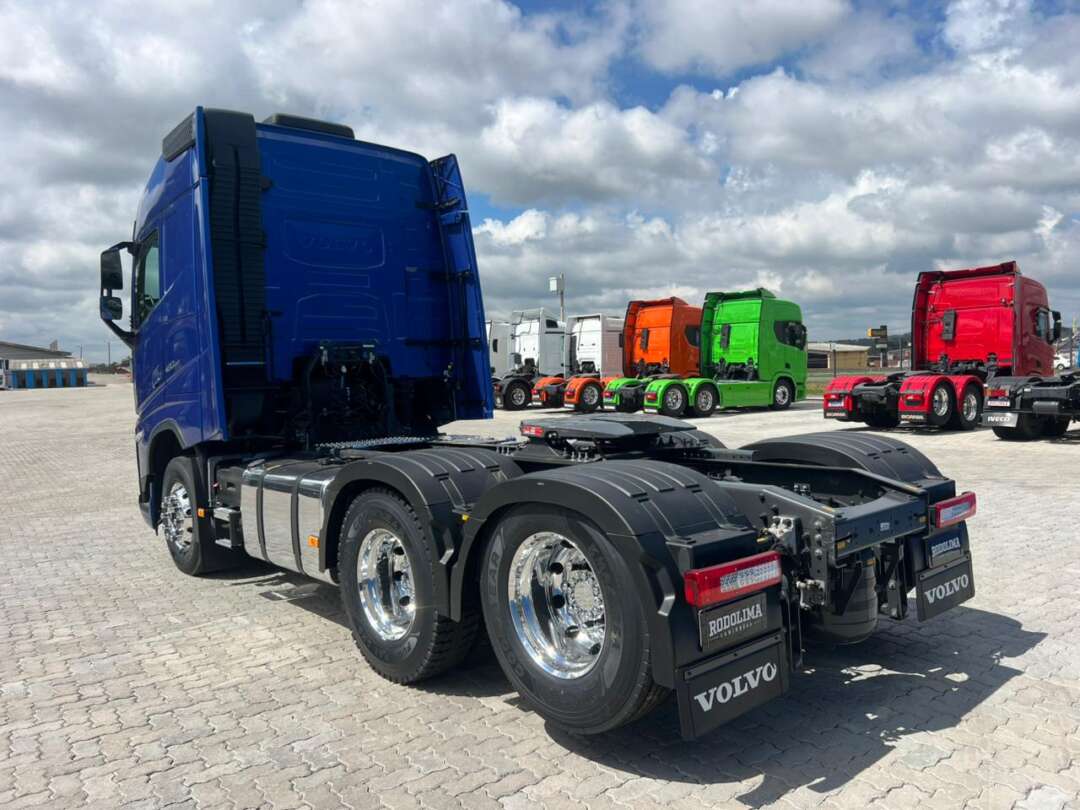 Caminhão VOLVO FH 460 Cavalo Mecânico ANO 2024 de Rodolima Caminhoes no Paraná