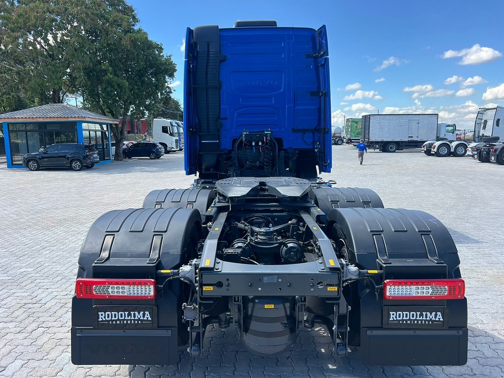 Caminhão VOLVO FH 460 Cavalo Mecânico ANO 2024 de Rodolima Caminhoes no Paraná