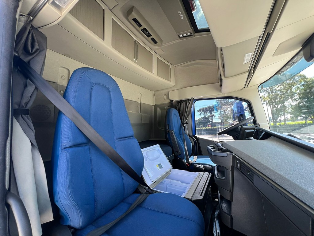 Caminhão VOLVO FH 460 Cavalo Mecânico ANO 2024 de Rodolima Caminhoes no Paraná