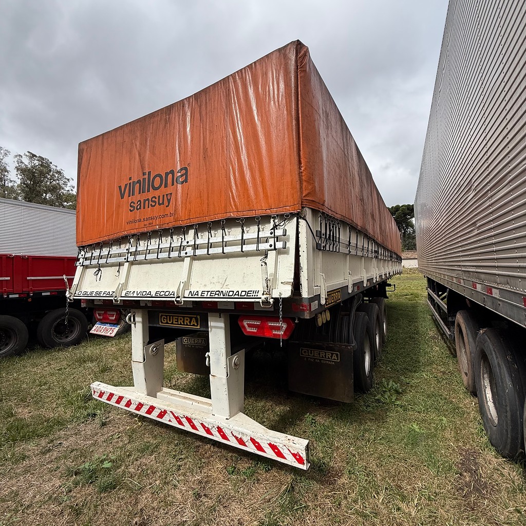 Carreta SEMI-REBOQUE GRANELEIRO Guerra ANO 2008 3 Eixos de M&S Caminhões no Paraná