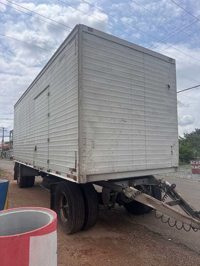 Carreta SEMI-REBOQUE BAU FURGAO Linshalm ANO 2009 1 Eixo de M&S Caminhões no Paraná