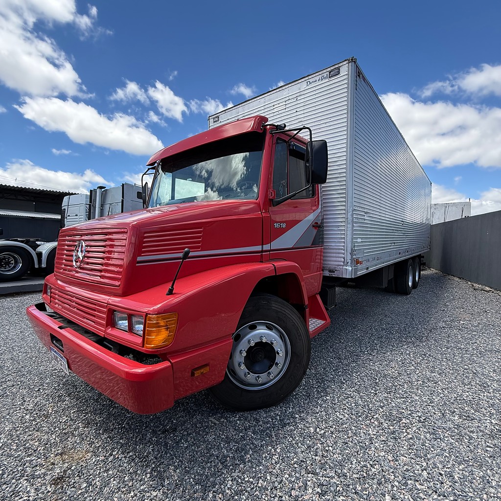 Caminhão MERCEDES BENZ MB 1618 Baú Furgão ANO 1989 de M&S Caminhões no Paraná