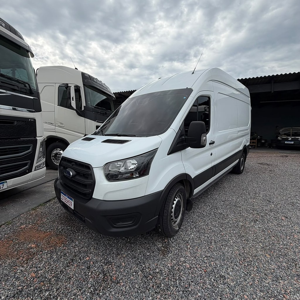 Caminhão ·UTILITÁRIO FORD TRANSIT FURGÃO 2.0 L3H3 LONGA AT Baú Furgão ANO 2023 de M&S Caminhões no Paraná