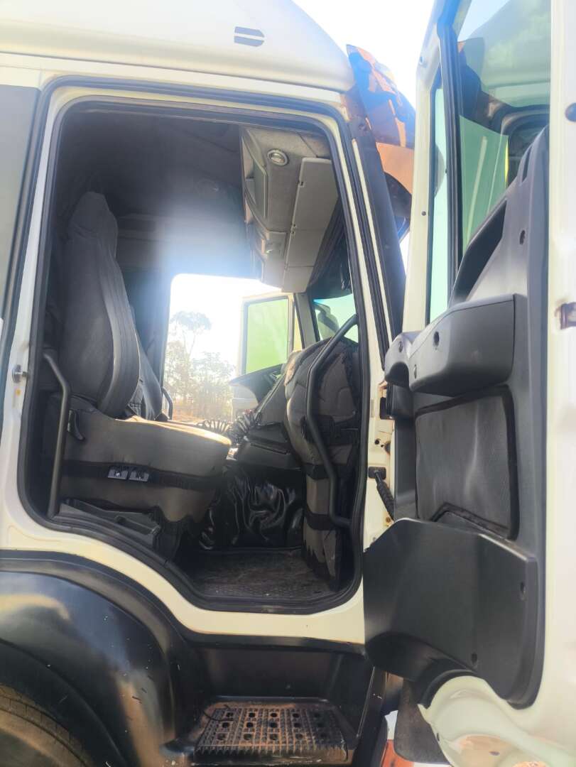 Caminhão IVECO STRALIS 800S48TZ Cavalo Mecânico ANO 2012 de SPM Maquinas no Mato Grosso