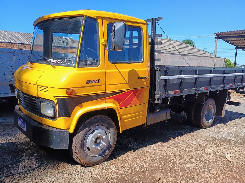 Caminhão MERCEDES BENZ MB 608 Carroceria ANO 1981 de Venda Truck Anuncios Guarapuava PR no Paraná