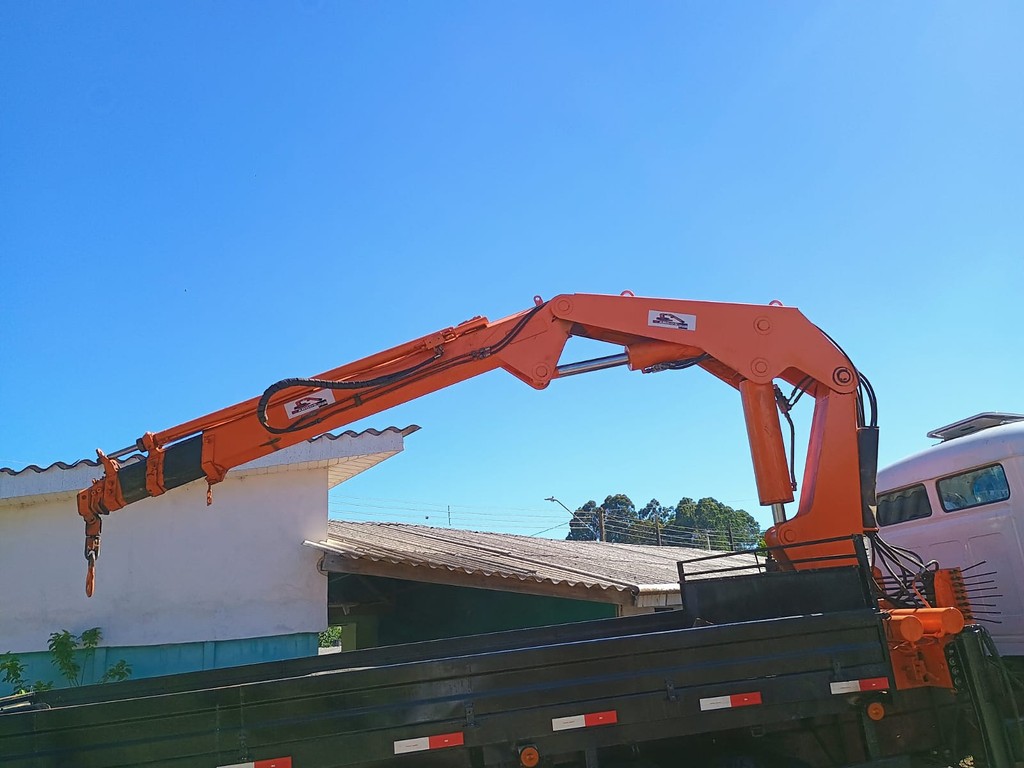 IMPLEMENTO CAMINHÃO GUINCHO MUNCK Argos ANO 2011 de Venda Truck Anuncios Guarapuava PR no Paraná