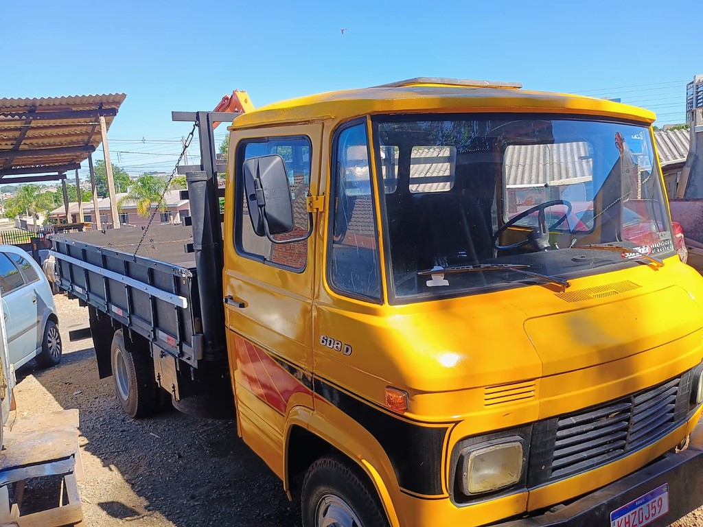 Caminhão MERCEDES BENZ MB 608 Carroceria ANO 1981 de Venda Truck Anuncios Guarapuava PR no Paraná