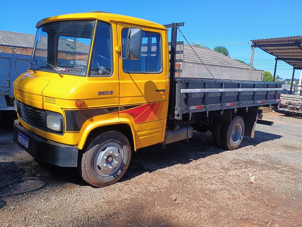 Caminhão MERCEDES BENZ MB 608 Carroceria ANO 1981 de Venda Truck Anuncios Guarapuava PR no Paraná