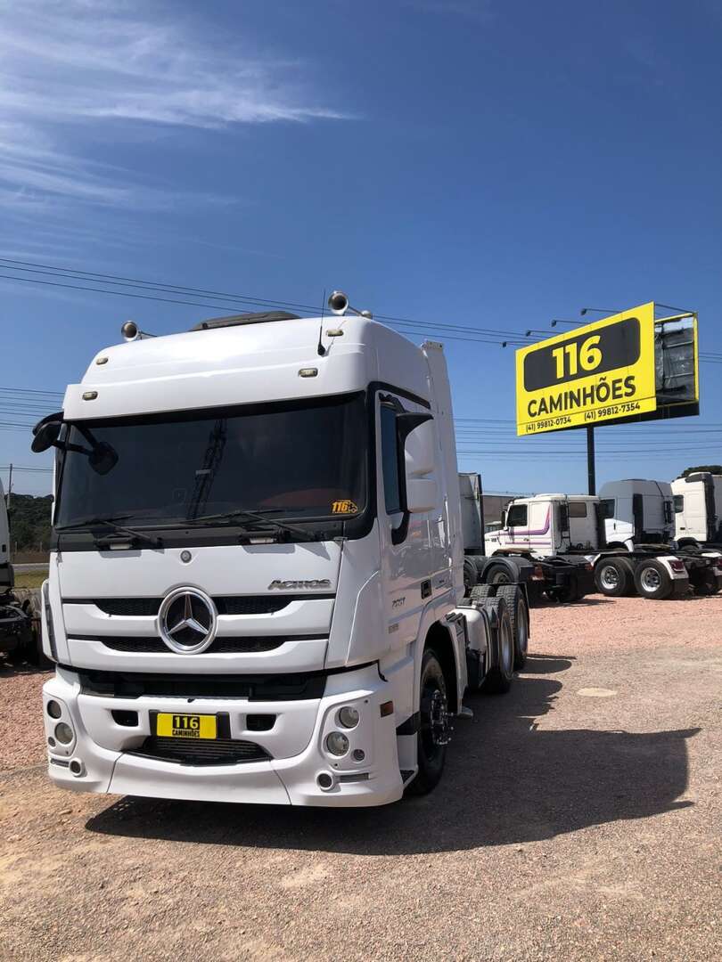 Caminhão MERCEDES BENZ MB 2651 Cavalo Mecânico ANO 2016 de 116 Caminhões no Paraná