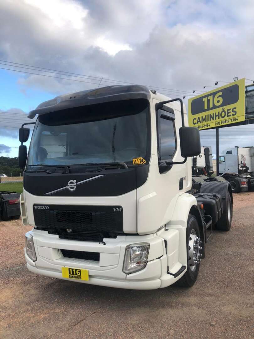 Caminhão VOLVO VM 330 Cavalo Mecânico ANO 2014 de 116 Caminhões no Paraná