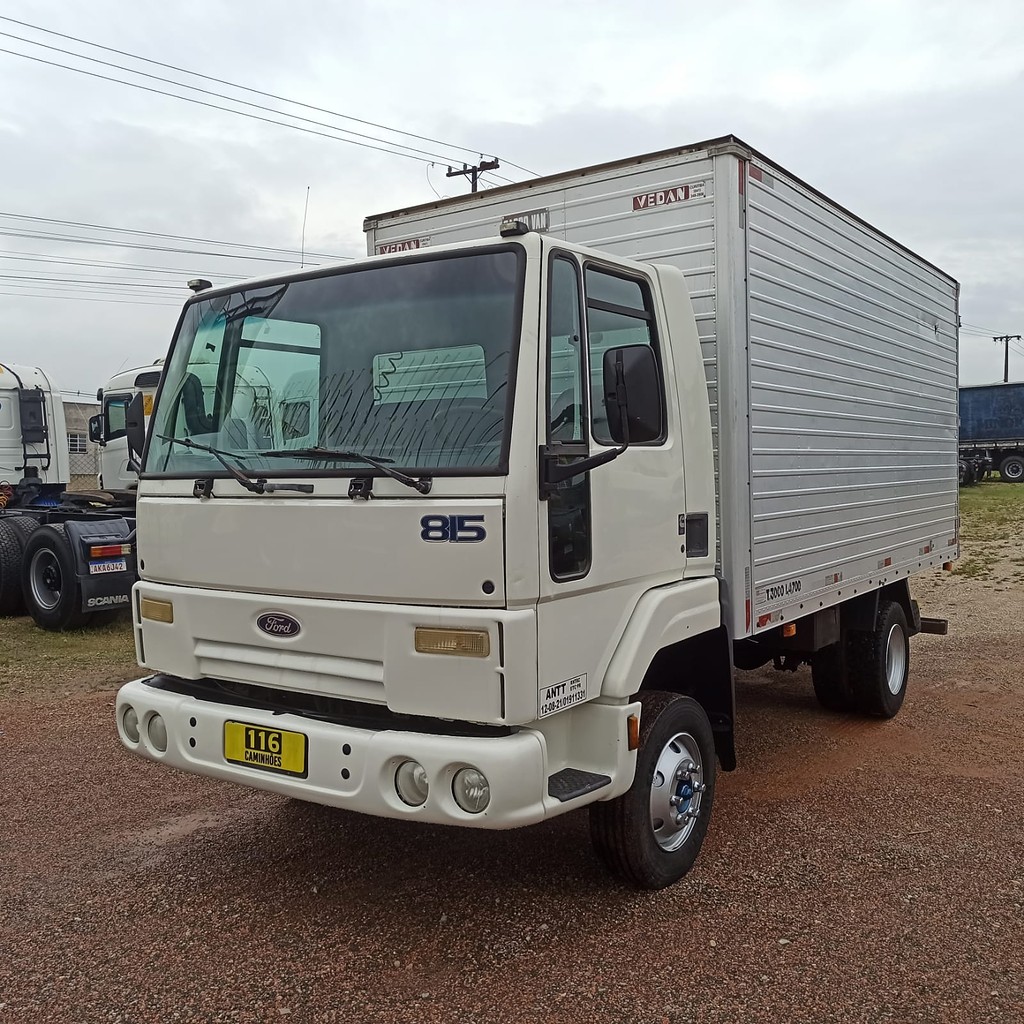 Caminhão FORD CARGO 815 Baú Furgão ANO 2002 de 116 Caminhões no Paraná