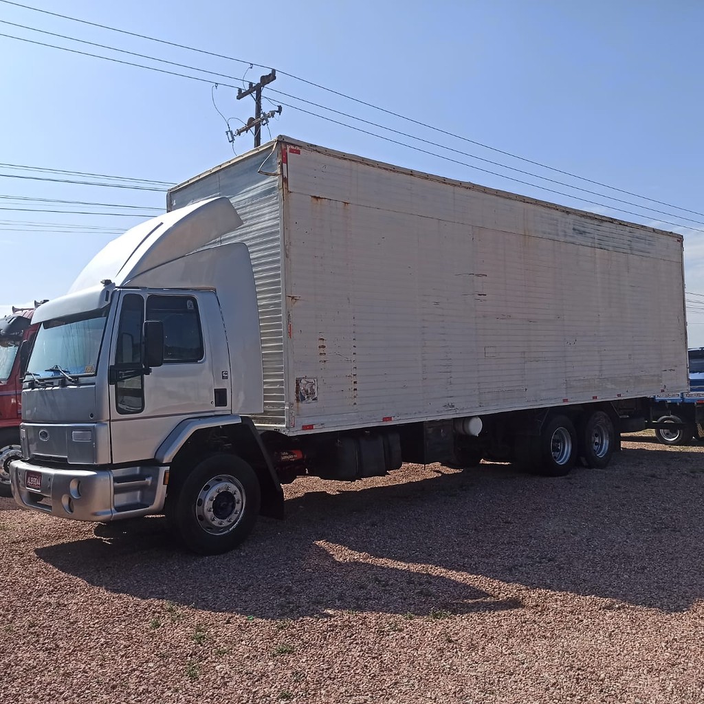 Caminhão FORD CARGO 1722 Baú Furgão ANO 2003 de 116 Caminhões no Paraná