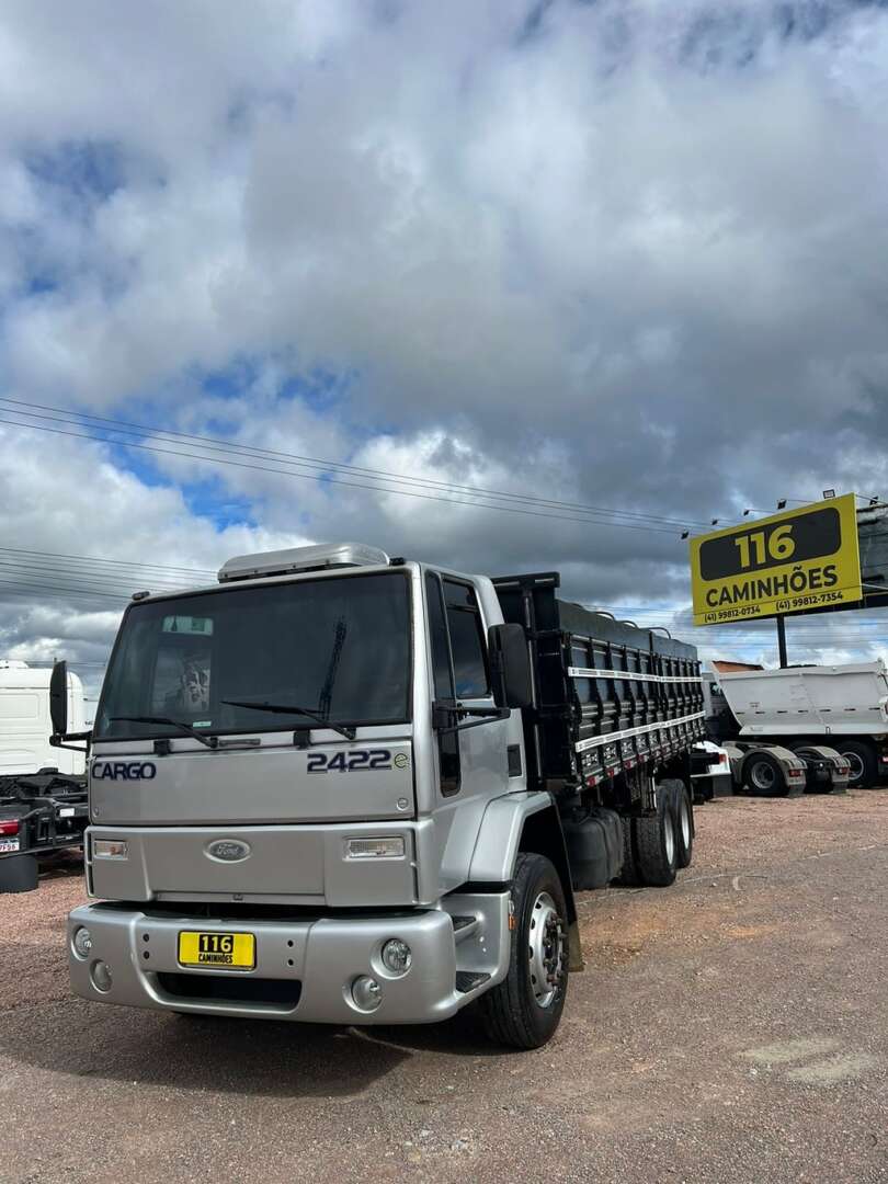 Caminhão FORD CARGO 2422 Graneleiro ANO 2002 de 116 Caminhões no Paraná