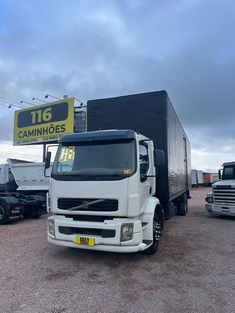 Caminhão VOLVO VM 260 Aves Vivas ANO 2008 de 116 Caminhões no Paraná