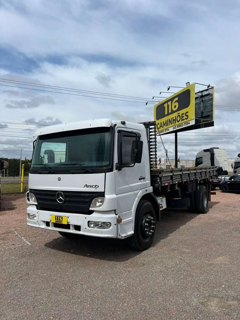 Caminhão MERCEDES BENZ MB 1418 Aves Vivas ANO 2006 de 116 Caminhões no Paraná