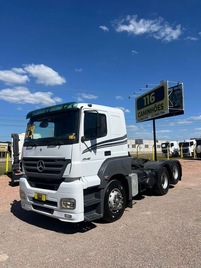 Caminhão MERCEDES BENZ MB 2540 Cavalo Mecânico ANO 2009 de 116 Caminhões no Paraná